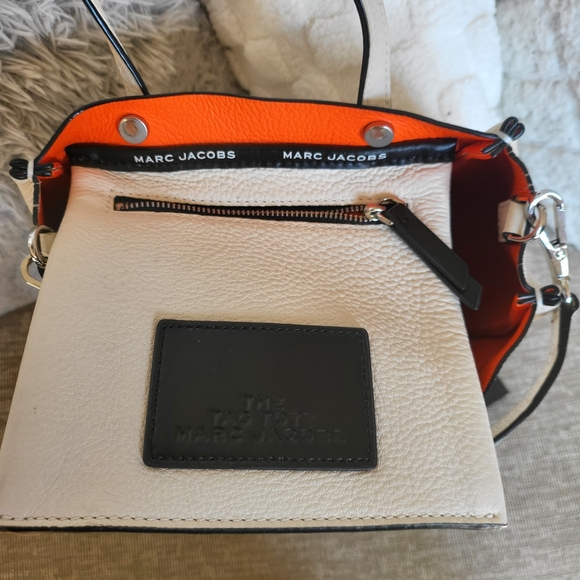 Marc Jacobs Pebbled Leather The Tag Crossbody Bag Off White Magnetic Closure - Picture 10 of 15